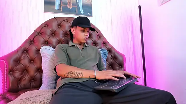 noah blake0 online show from November 2025 02:12:01 AM