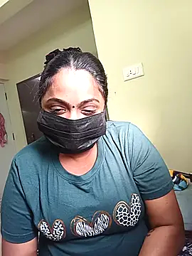 Snapshot of queendivya chatting on October 2025 10:34:02 AM queendivya online show from October 2025 10:34:02 AM