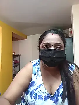 Snapshot of queendivya chatting on February 2026 03:05:02 AM queendivya online show from February 2026 03:05:02 AM