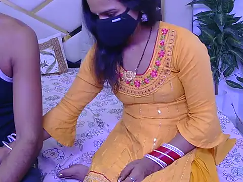 Snapshot of Lovelyy-couple chatting on October 2025 04:56:02 AM Lovelyy-couple online show from October 2025 04:56:02 AM