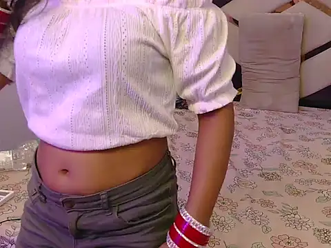 Snapshot of Lovelyy-couple chatting on October 2025 07:09:01 AM Lovelyy-couple online show from October 2025 07:09:01 AM