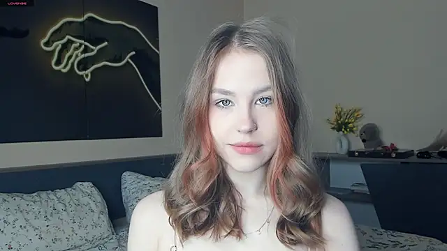 Snapshot of MaliaBourraine chatting on April 2026 07:17:02 AM MaliaBourraine online show from April 2026 07:17:02 AM