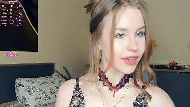 Snapshot of MaliaBourraine chatting on April 2026 12:30:02 PM MaliaBourraine online show from April 2026 12:30:02 PM
