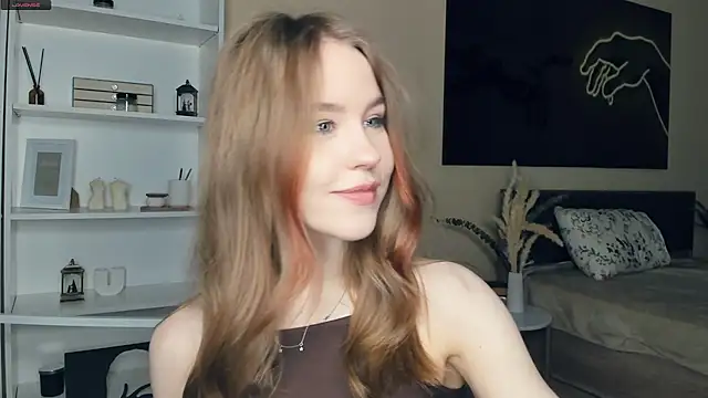 Snapshot of MaliaBourraine chatting on May 2026 07:25:02 AM MaliaBourraine online show from May 2026 07:25:02 AM