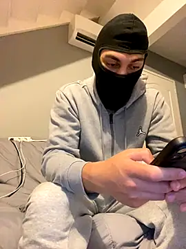 Ryan2205 online show from November 2025 11:09:01 AM