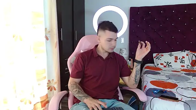 BooyHott  online show from October 2025 07:03:02 PM