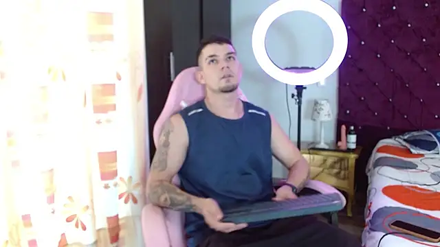 BooyHott  online show from November 2025 06:54:02 PM