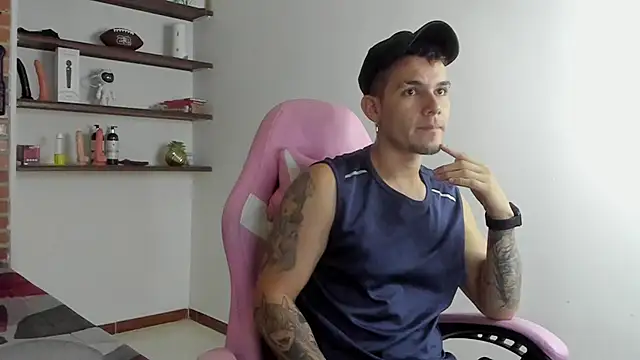 BooyHott  online show from December 2025 07:42:01 PM