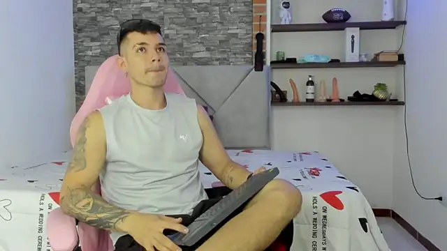 BooyHott  online show from January 2026 07:08:02 PM