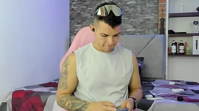 BooyHott  online show from February 2026 07:29:01 PM