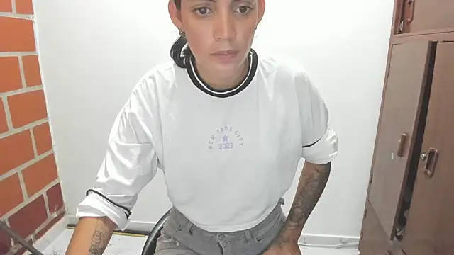 catalinacoxx online show from October 2025 06:41:02 PM