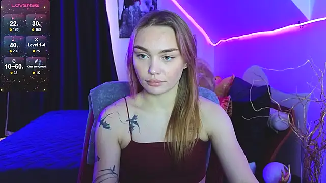 KitsyMoore online show from October 2025 01:11:01 PM