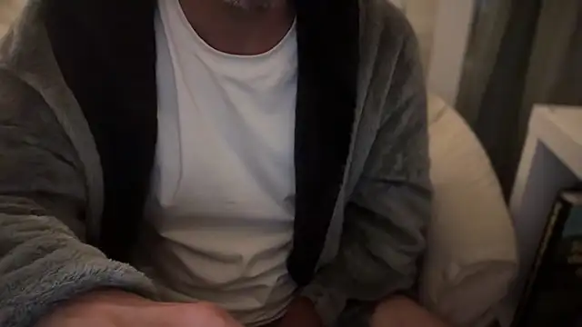 crisso06 online show from September 2025 03:54:01 AM