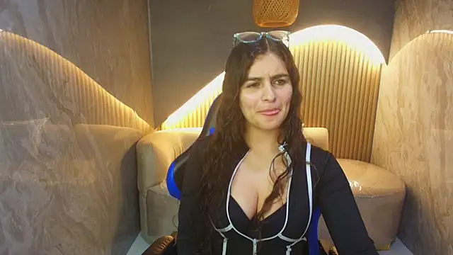 dany r  online show from October 2025 01:07:01 PM