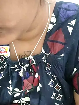 sweetqueen143 online show from February 2026 06:08:01 AM