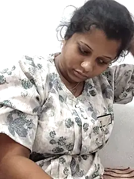 sweetqueen143 online show from February 2026 04:24:01 AM