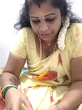 sweetqueen143 online show from April 2026 03:53:01 PM