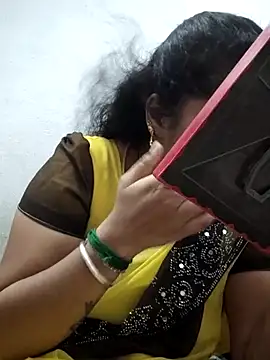 sweetqueen143 online show from April 2026 07:13:02 AM