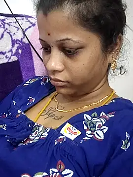 sweetqueen143 online show from April 2026 03:53:02 AM