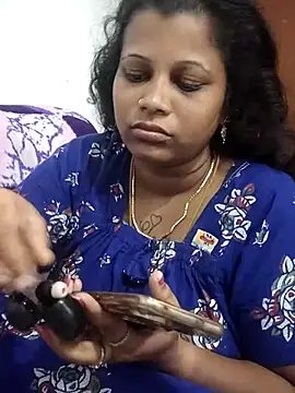 sweetqueen143 online show from May 2026 05:01:02 AM