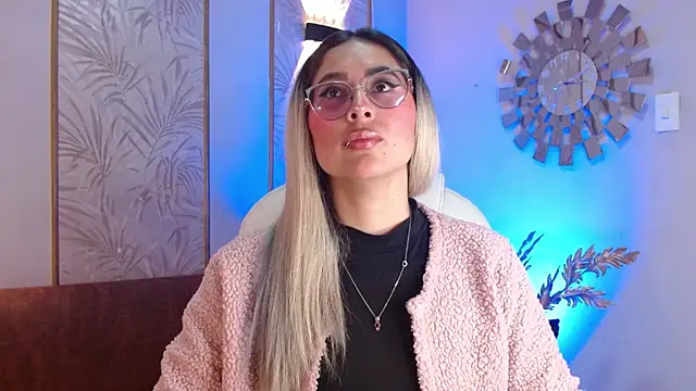 Snapshot of LunaaGrey_ chatting on September 2025 03:10:01 AM LunaaGrey online show from September 2025 03:10:01 AM