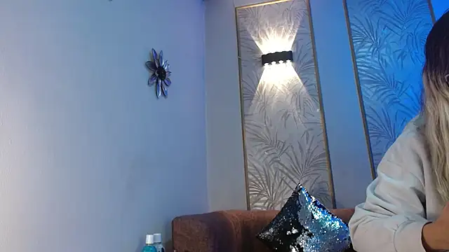 Snapshot of LunaaGrey_ chatting on November 2025 03:28:01 AM LunaaGrey online show from November 2025 03:28:01 AM