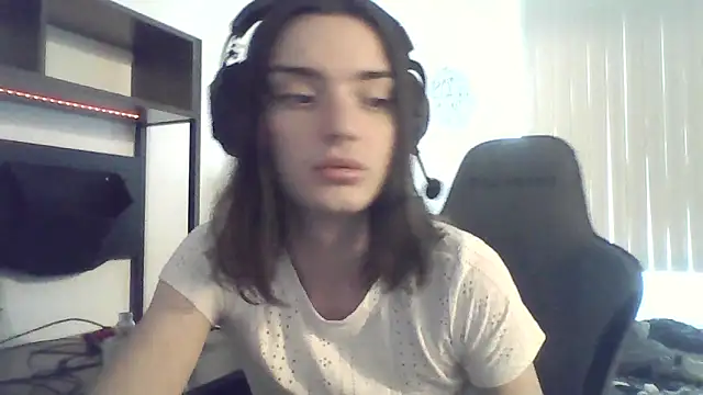 Snapshot of Luna_Samosienko chatting on October 2025 12:44:02 PM Luna Samosienko online show from October 2025 12:44:02 PM