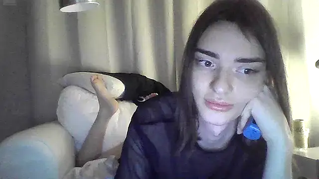 Snapshot of Luna_Samosienko chatting on December 2025 12:01:02 PM Luna Samosienko online show from December 2025 12:01:02 PM