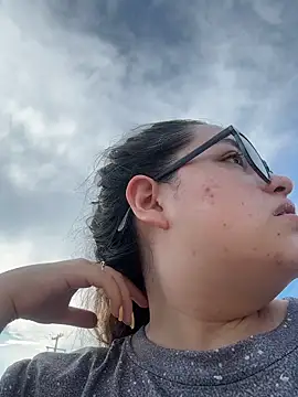 Aphrill online show from April 2026 09:12:01 PM