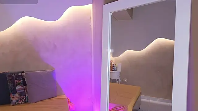 Snapshot of SaraGuzmann chatting on January 2026 07:19:02 PM SaraGuzmann online show from January 2026 07:19:02 PM