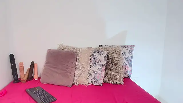 Snapshot of SaraGuzmann chatting on March 2026 07:41:02 PM SaraGuzmann online show from March 2026 07:41:02 PM