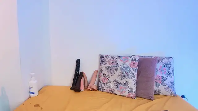 Snapshot of SaraGuzmann chatting on March 2026 08:09:01 PM SaraGuzmann online show from March 2026 08:09:01 PM