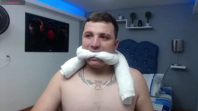 Snapshot of scarlett_and_justin chatting on October 2025 01:39:01 AM scarlett and justin online show from October 2025 01:39:01 AM