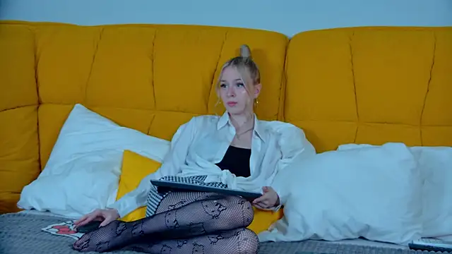 MiaGraces online show from October 2025 08:20:01 PM