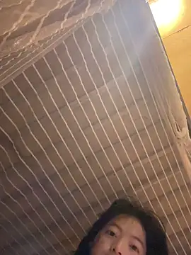 Snapshot of Tramy_xx chatting on October 2025 08:43:01 AM Tramy xx online show from October 2025 08:43:01 AM