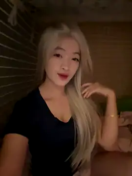 Snapshot of Tramy_xx chatting on October 2025 03:39:02 AM Tramy xx online show from October 2025 03:39:02 AM