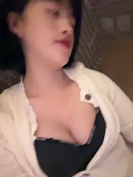 Snapshot of Tramy_xx chatting on October 2025 03:18:02 AM Tramy xx online show from October 2025 03:18:02 AM