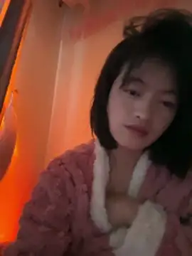 Snapshot of Tramy_xx chatting on March 2026 06:17:01 AM Tramy xx online show from March 2026 06:17:01 AM