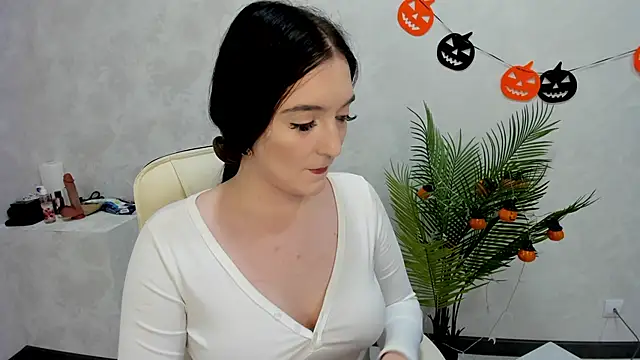 Lesley Wins online show from October 2025 08:13:01 AM