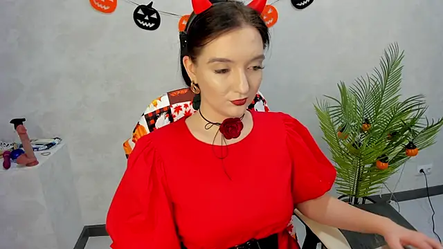 Lesley Wins online show from October 2025 08:04:02 AM