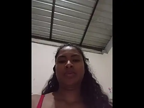 Snapshot of _Canella_ chatting on November 2025 04:01:02 AM Canella online show from November 2025 04:01:02 AM