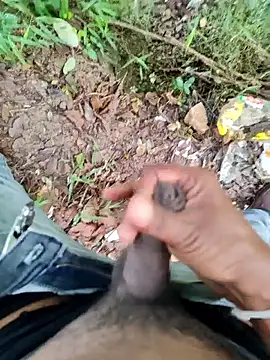 Snapshot of DICKLANKA chatting on December 2025 05:03:02 AM DICKLANKA online show from December 2025 05:03:02 AM