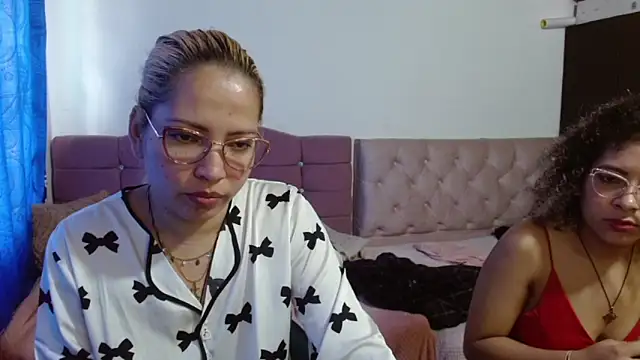 Snapshot of LITTLEKITTY19 chatting on January 2026 07:11:01 PM LITTLEKITTY19 online show from January 2026 07:11:01 PM