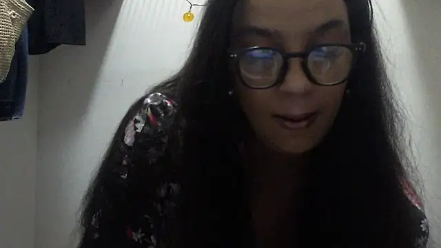 Snapshot of lotuzpetals chatting on October 2025 08:22:01 AM lotuzpetals online show from October 2025 08:22:01 AM