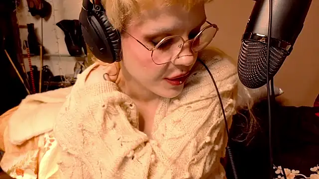 tacodeluxxxe online show from December 2025 05:07:01 PM