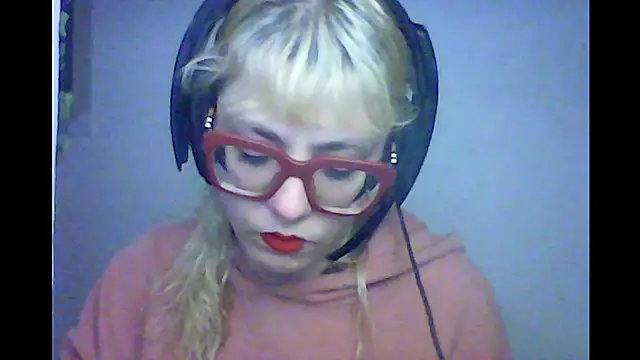 Snapshot of BlondieTami chatting on October 2025 11:47:02 PM BlondieTami online show from October 2025 11:47:02 PM