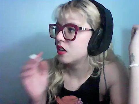 Snapshot of BlondieTami chatting on October 2025 11:31:02 AM BlondieTami online show from October 2025 11:31:02 AM