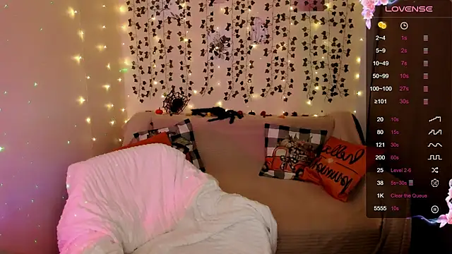 Snapshot of LinaBlossom_ chatting on October 2025 09:33:01 AM LinaBlossom online show from October 2025 09:33:01 AM