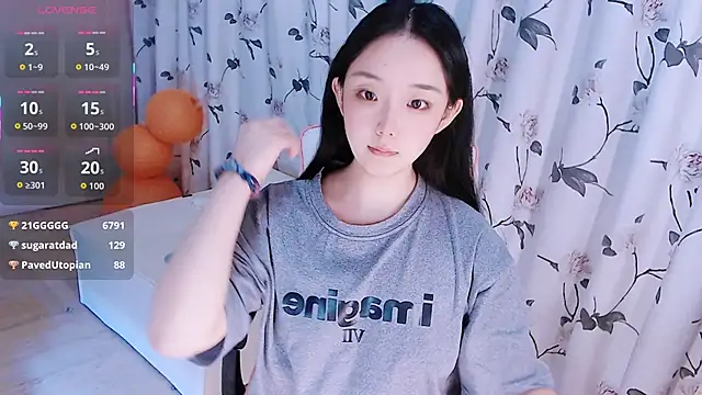 Niannian- online show from November 2025 12:44:02 PM