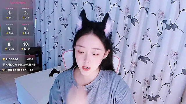 Niannian- online show from December 2025 07:01:02 PM